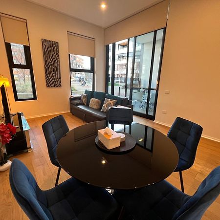 Luxe 2Br Executive Apartment Kingston Pool Parking Wifi Bbq Wine Eksteriør bilde
