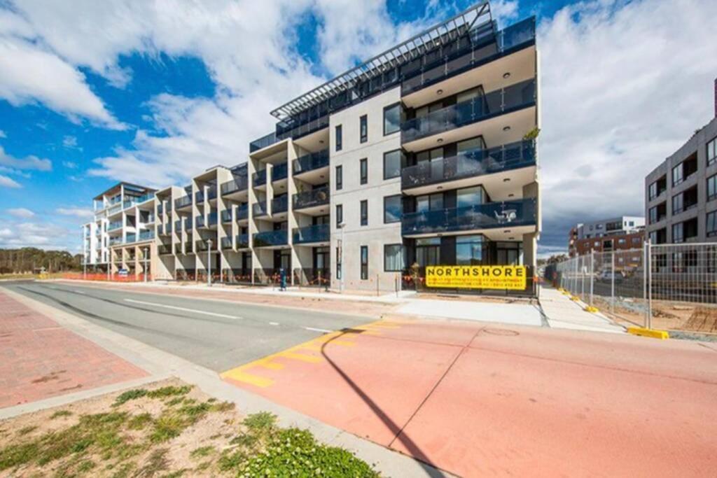 Luxe 2Br Executive Apartment Kingston Pool Parking Wifi Bbq Wine Eksteriør bilde