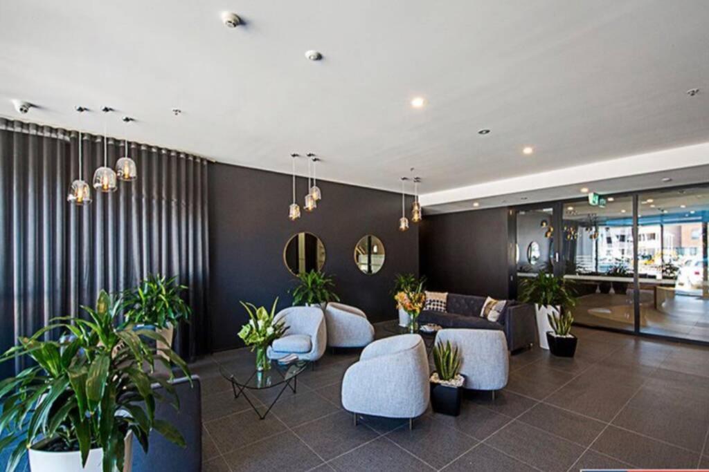 Luxe 2Br Executive Apartment Kingston Pool Parking Wifi Bbq Wine Eksteriør bilde