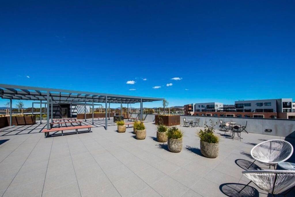 Luxe 2Br Executive Apartment Kingston Pool Parking Wifi Bbq Wine Eksteriør bilde