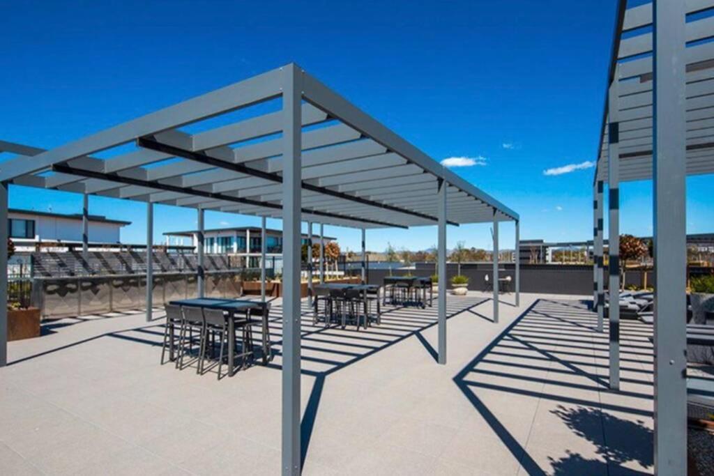 Luxe 2Br Executive Apartment Kingston Pool Parking Wifi Bbq Wine Eksteriør bilde