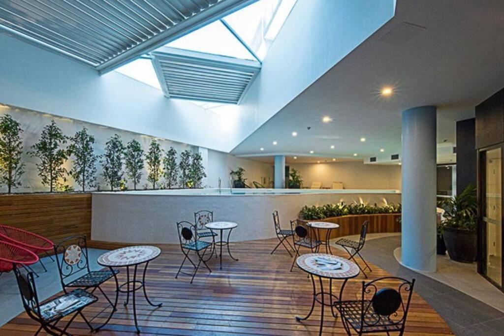 Luxe 2Br Executive Apartment Kingston Pool Parking Wifi Bbq Wine Eksteriør bilde