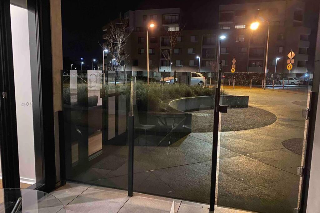 Luxe 2Br Executive Apartment Kingston Pool Parking Wifi Bbq Wine Eksteriør bilde