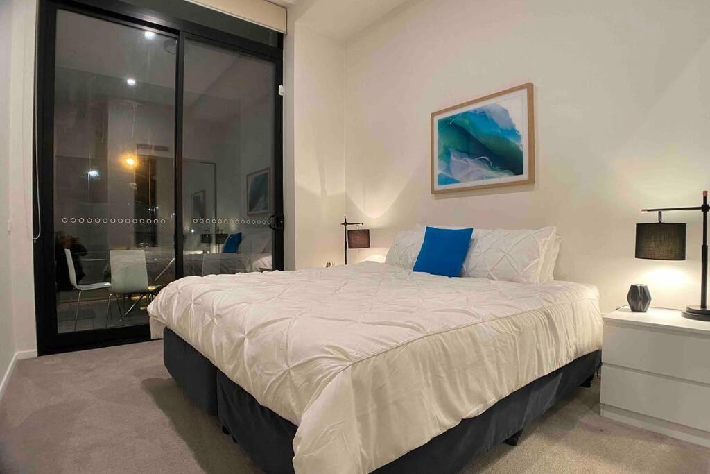 Luxe 2Br Executive Apartment Kingston Pool Parking Wifi Bbq Wine Eksteriør bilde