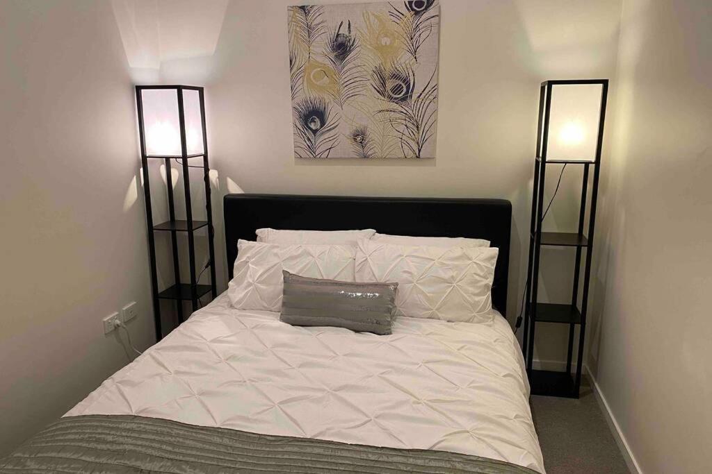 Luxe 2Br Executive Apartment Kingston Pool Parking Wifi Bbq Wine Eksteriør bilde
