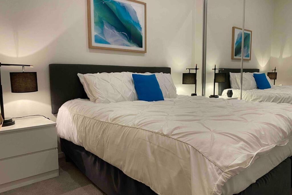 Luxe 2Br Executive Apartment Kingston Pool Parking Wifi Bbq Wine Eksteriør bilde