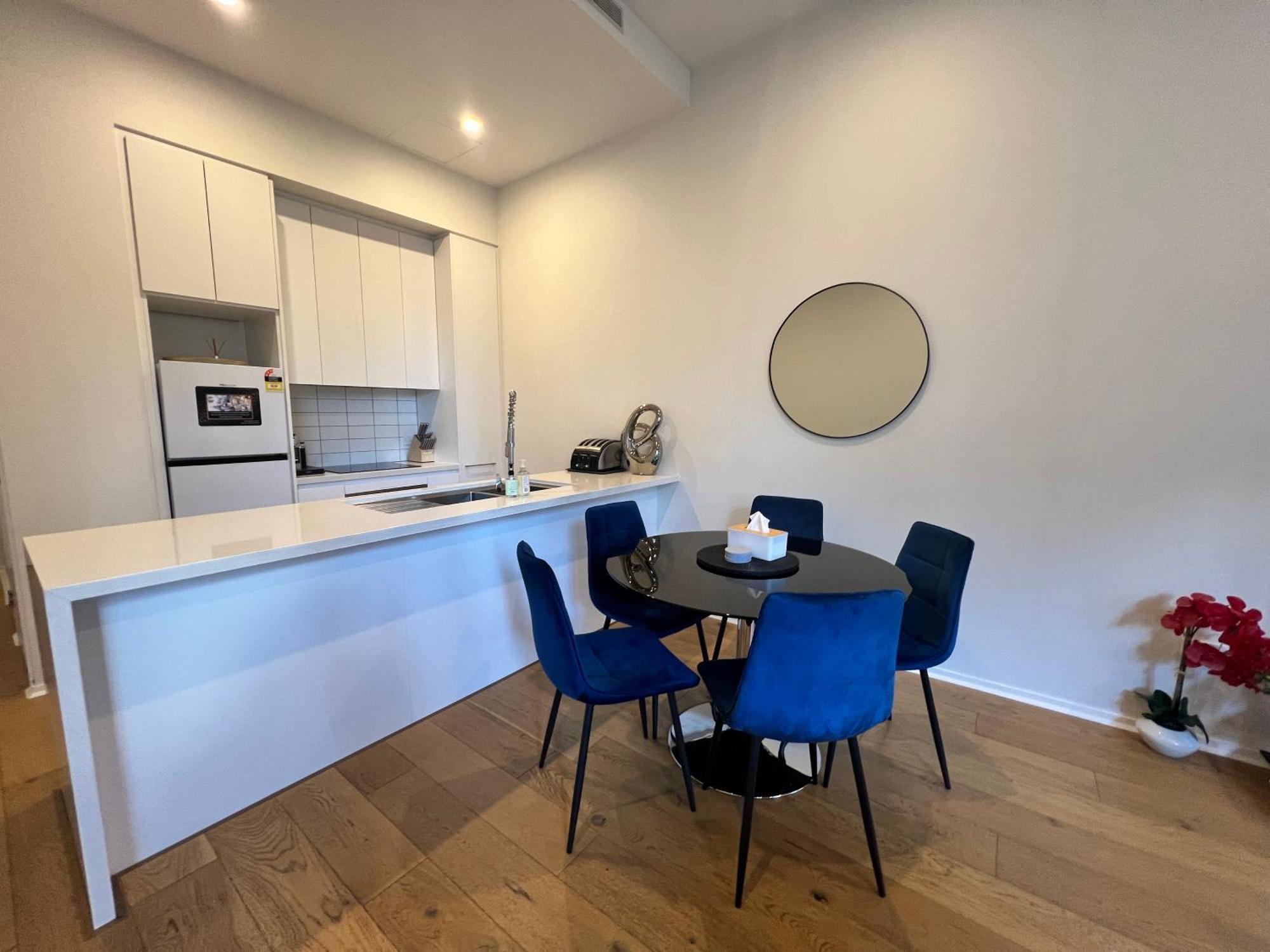 Luxe 2Br Executive Apartment Kingston Pool Parking Wifi Bbq Wine Eksteriør bilde